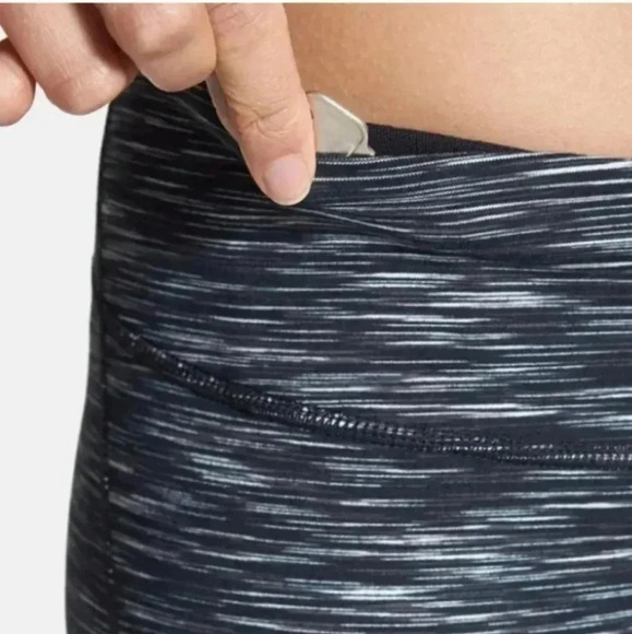 Zella Live in Eclipse Space dye capri leggings - Picture 4 of 11